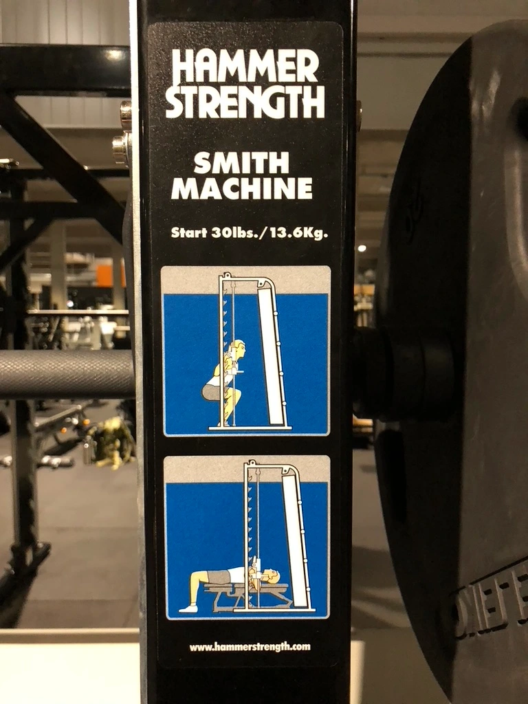 Life Fitness Hammer Strength Smith Machine. Syke Training Center Lappeenranta, Suomi Finland