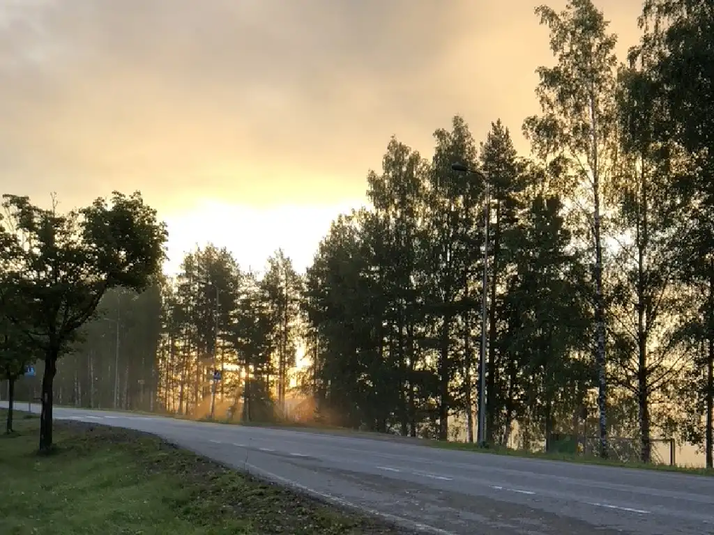 Lappeenrannan ravirata. Sumuinen aamu lappeenrannassa