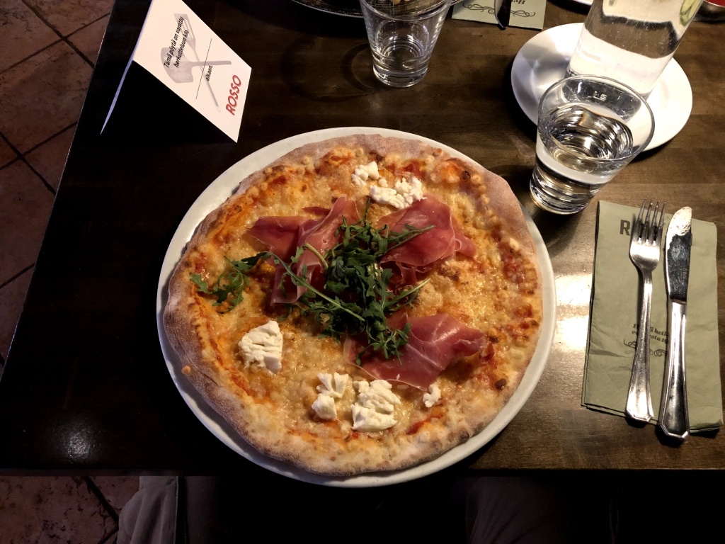 Pizza Prosciutto crudo Rosso Iso-Kristiina Lappeenranta